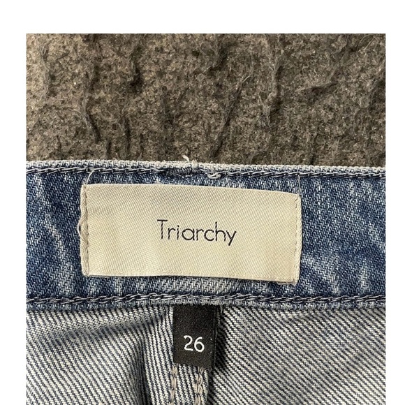 Triarchy distressed Jean size 26 waist Measured at 31.25” inseam, 10.25” rise - Picture 3 of 3